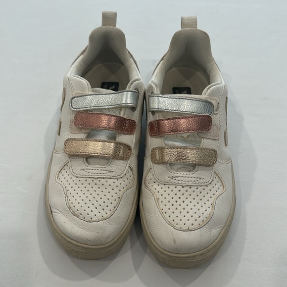 Veja girls sneakers 
Size 35
Good used condition - Picture 3 of 3